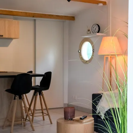 Carriere De La Tour Dom wakacyjny *